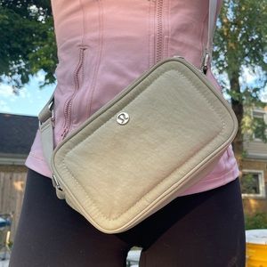 Lululemon camera bag 2L